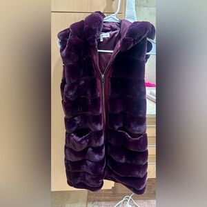 Women’s Via SpigaPlush Hooded Long Vest in Deep Purple. Size XS.
